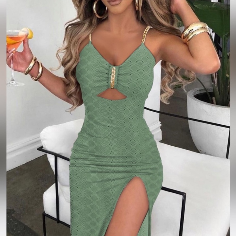 💚 NWT CHICME SIZE SMALL CHAIN STRAP EYELET GREEN MAXI DRESS
